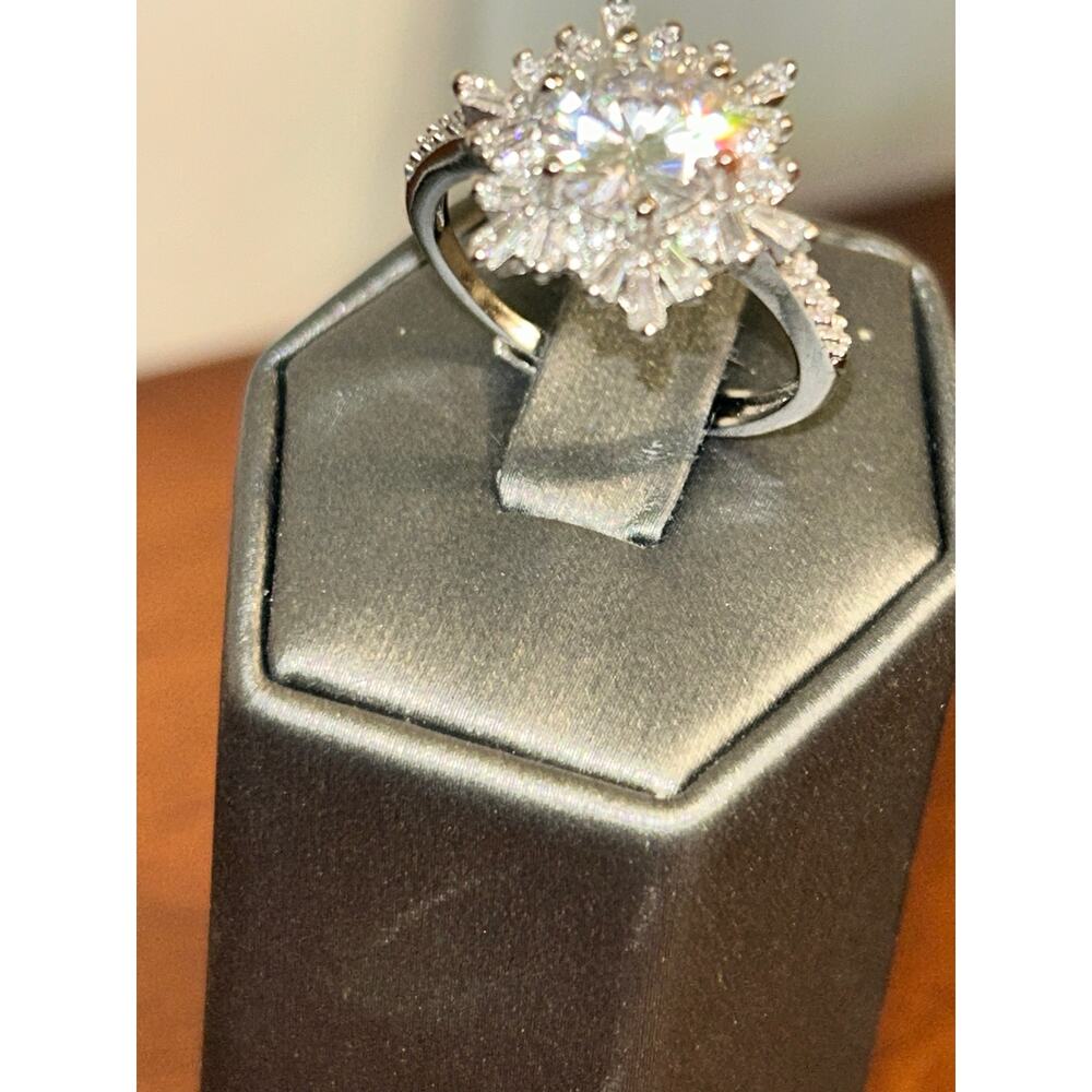 2 CT White Sapphire Snowflake Ring Size 9.5 – Sparkling Statement Ring - Picture 4 of 13